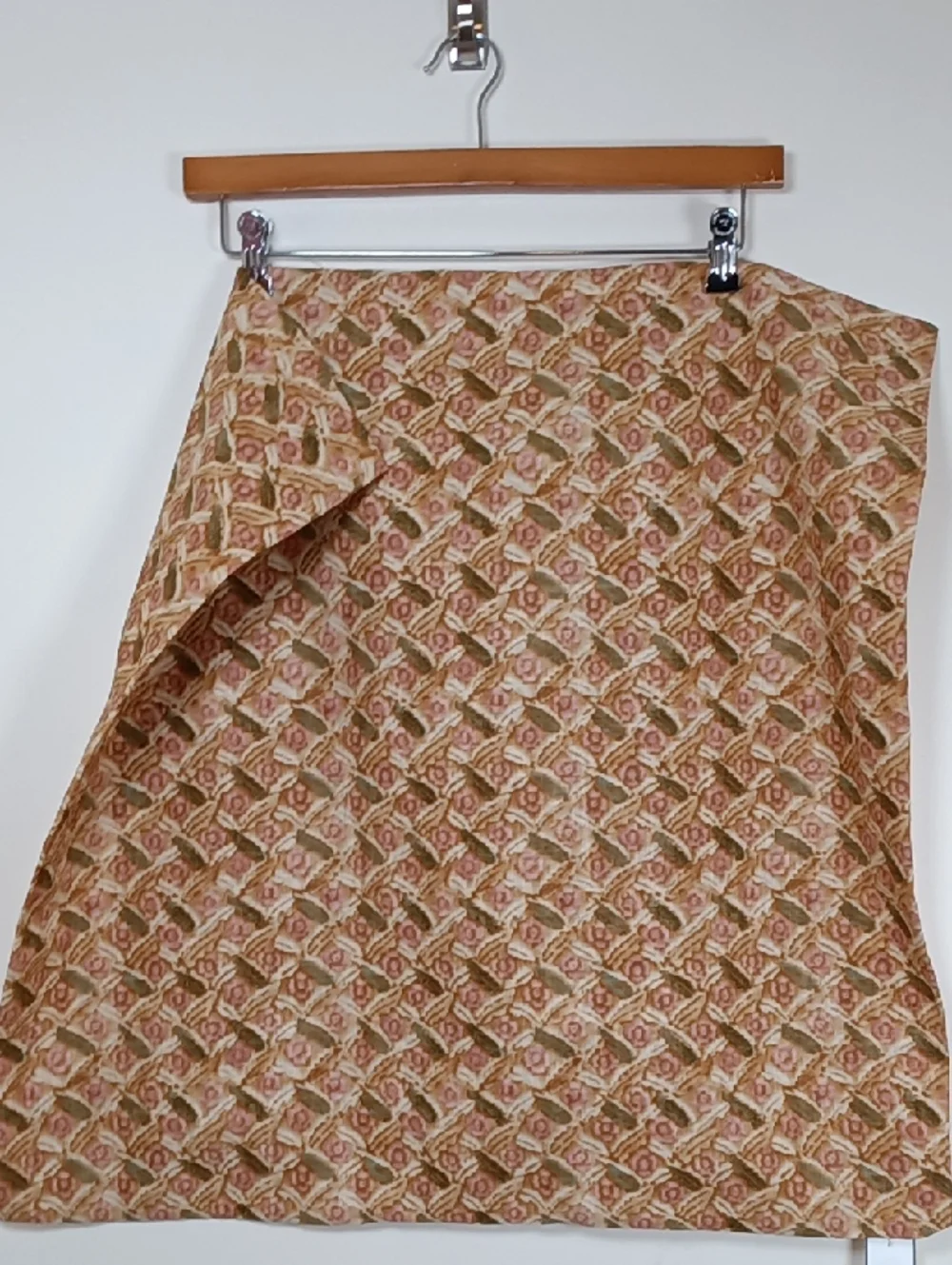 NWOT West Elm x Pierce & Ward Floral Lattice Mahogany Rose 26